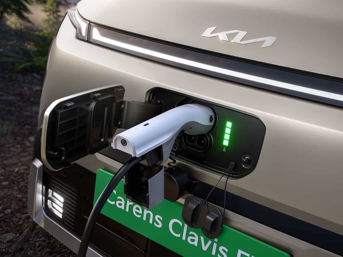 ऑटो सेक्टर को बड़ा तोहफा; घट गया GST लेकिन क्या Electric Vehicle खरीदने पर मिलेगी राहत? जानें 