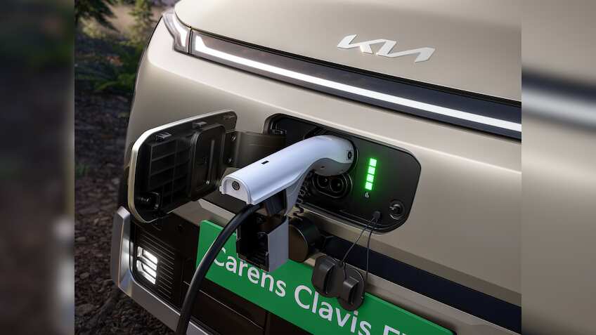 ऑटो सेक्टर को बड़ा तोहफा; घट गया GST लेकिन क्या Electric Vehicle खरीदने पर मिलेगी राहत? जानें 