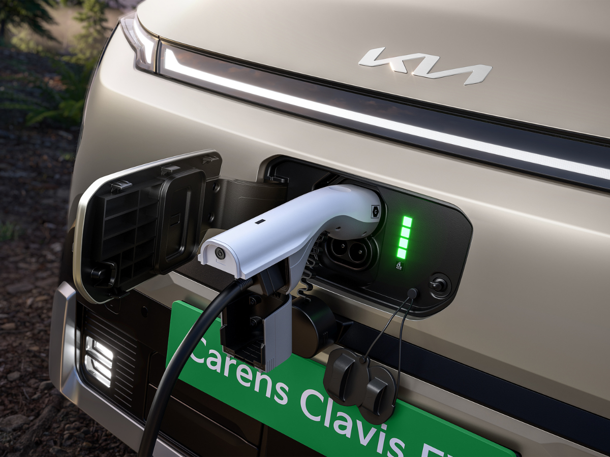 ऑटो सेक्टर को बड़ा तोहफा; घट गया GST लेकिन क्या Electric Vehicle खरीदने पर मिलेगी राहत? जानें