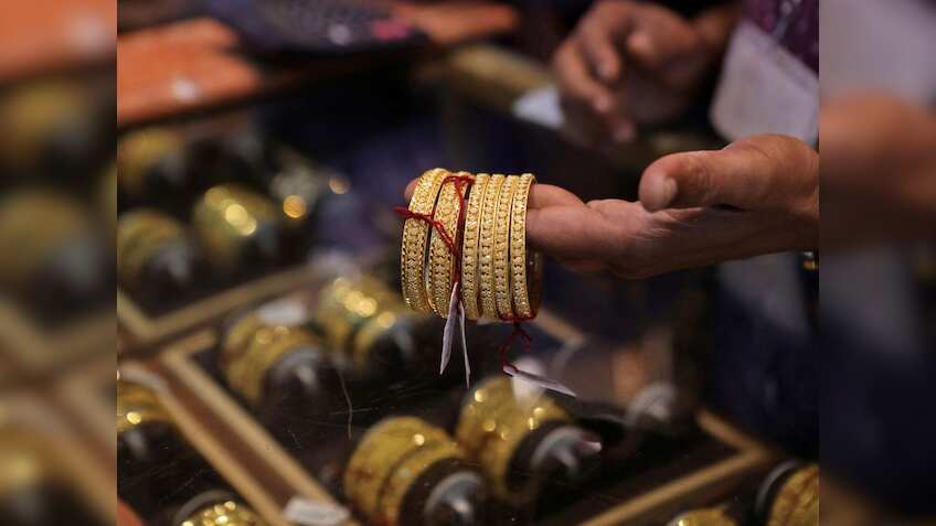 Gold-Silver Price: रिकॉर्ड हाई से फिसल गए सोना-चांदी, मुनाफवसूली- लेकिन गहना खरीदने वालों के लिए राहत नहीं