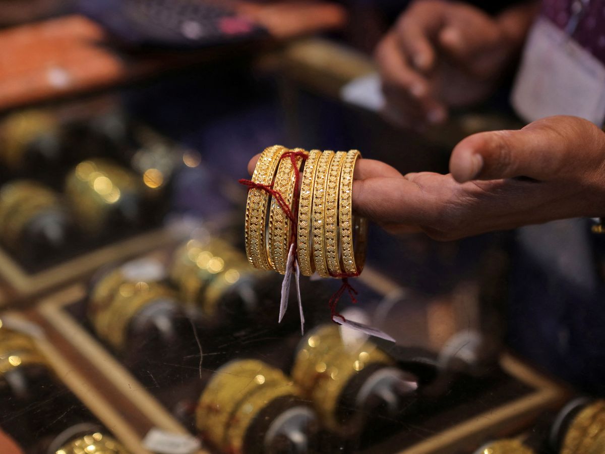 Gold-Silver Price: रिकॉर्ड हाई से फिसल गए सोना-चांदी, मुनाफवसूली- लेकिन गहना खरीदने वालों के लिए राहत नहीं