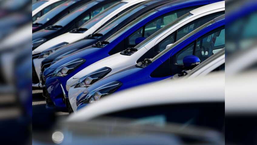 GST में कटौती से एंट्री लेवल कार 8-9% तक सस्ती हो सकती हैं: CRISIL