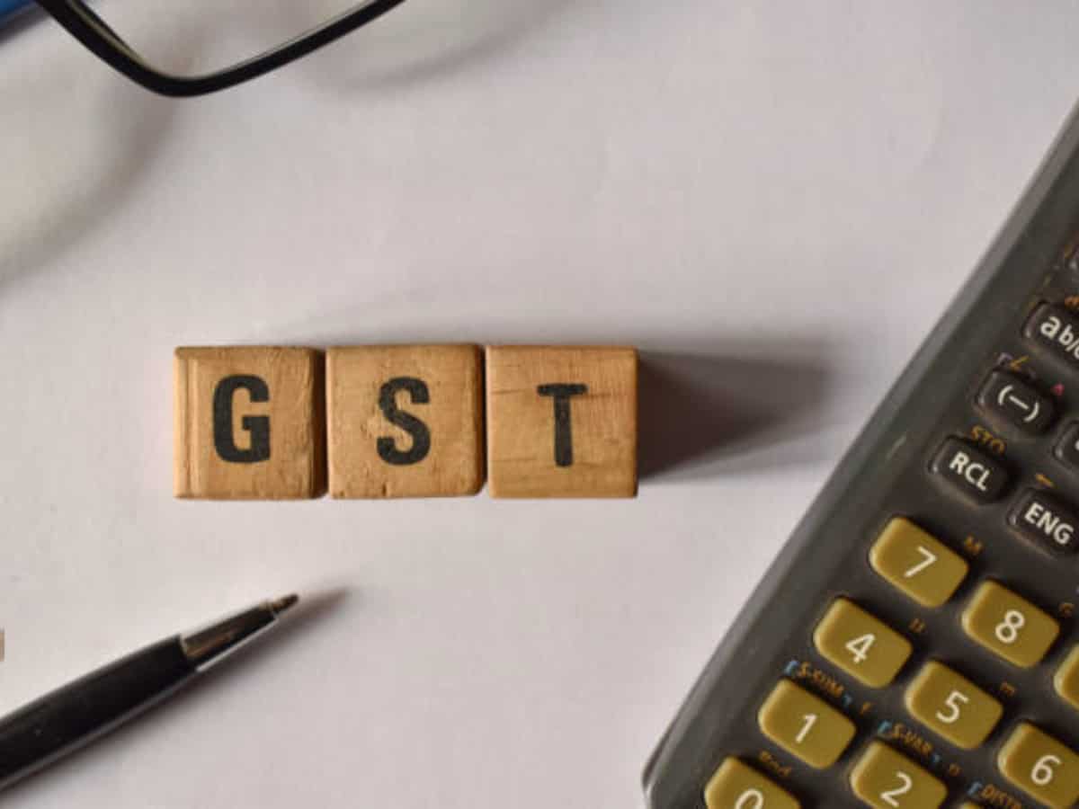 GST सुधारों से Footwear, QSR, FMCG और किराना दुकानदारों को मिलेगा सबसे बड़ा फायदा - जानें कैसे बढ़ेंगी आपकी कमाई और घटेंगी कीमतें!