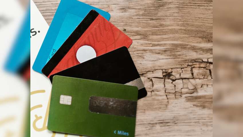 Credit Card Expiry: रिन्‍यूवल को टालना मत अगर क्रेडिट कार्ड हो जाए एक्‍सपायर! वरना झेलना पड़ सकता है तगड़ा नुकसान!