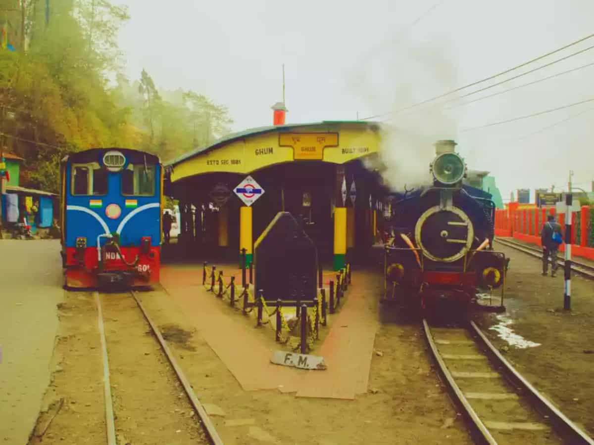 सिर्फ इतिहास नहीं… एडवेंचर के लिहाज से भी नंबर-1 है भारत का सबसे उंचा रेलवे स्टेशन, सीधे नजर आती है कंचनजंगा की चोटी