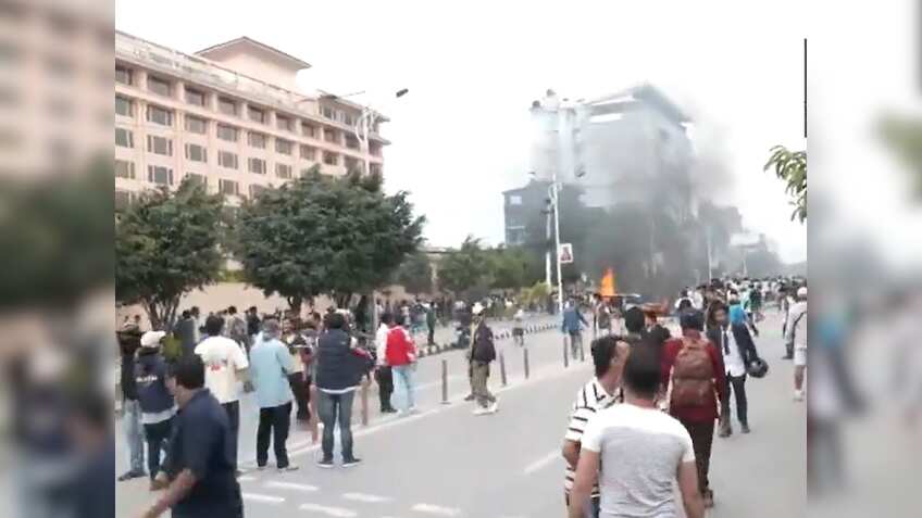 Nepal Gen Z Protest: सोशल मीडिया बैन से भड़की आग, जेन-जी के साथ अब सड़क पर बड़े-बुजुर्ग भी, 19 लोगों की मौत