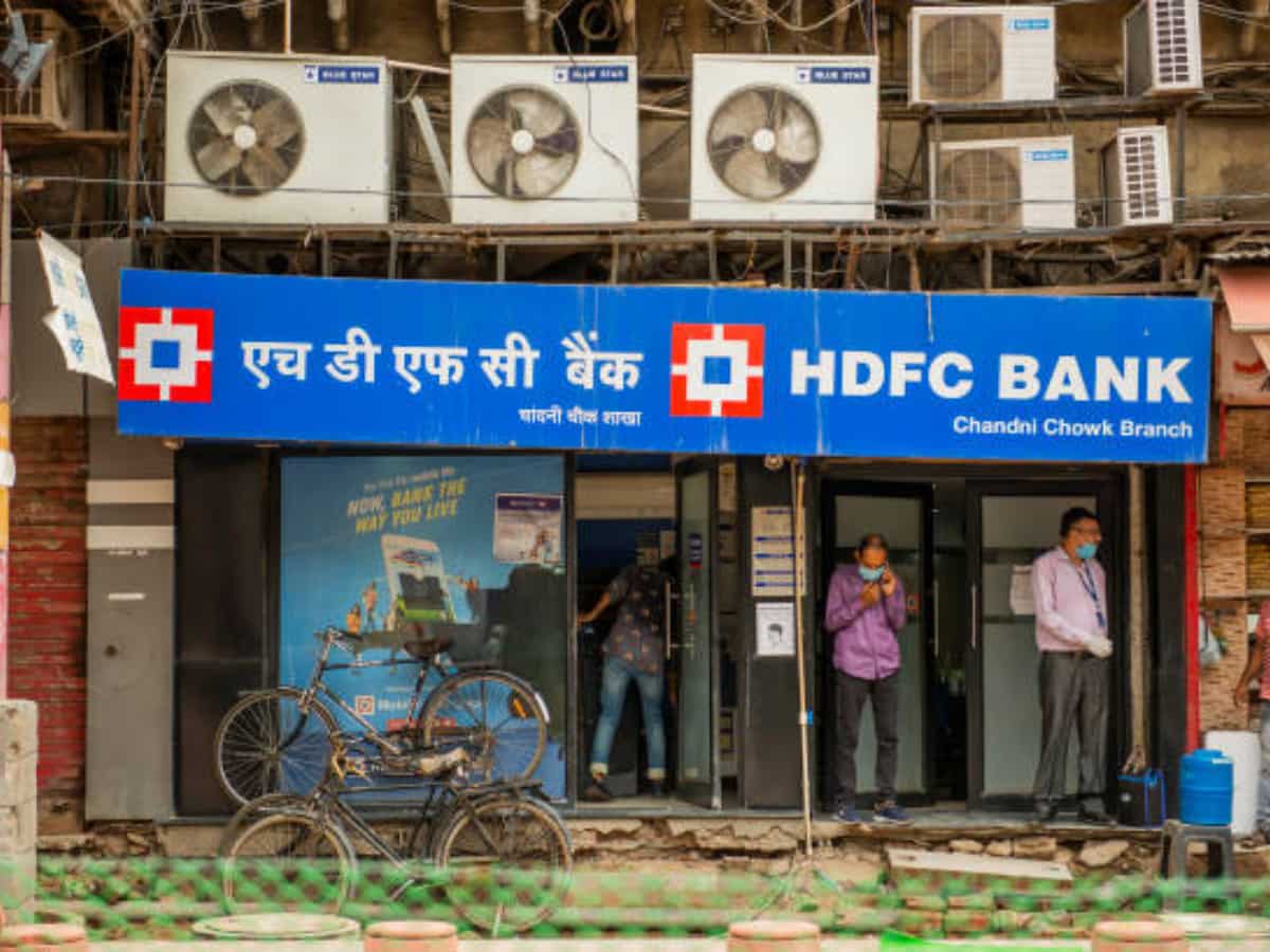 HDFC बैंक ने घटाईं ब्याज दरें! जानें आपकी EMI पर कितना पड़ेगा असर? अब जेब पर बोझ होगा कम