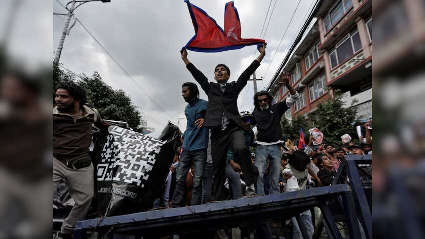 Nepal Protest: बंद हुआ काठमांडू एयरपोर्ट! Air India, IndiGo सहित नेपाल जाने वाली सभी उड़ानें हुईं कैंसिल