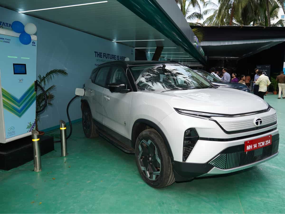 Tata.ev मेगाचार्जर हब में एक साथ चार्ज होंगी 16 कार, 8 फास्ट DC चार्जर और 24 घंटे खुला, यहां मिलेगी ये सुविधा 