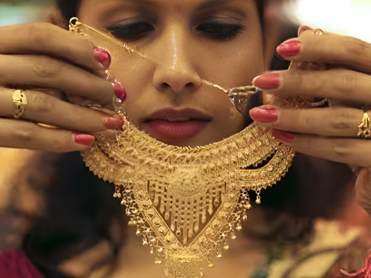 Gold-Silver Price: सोने ने तोड़े सारे रिकॉर्ड, कीमत पहली बार पहुंची ₹1.10 लाख के इतने करीब