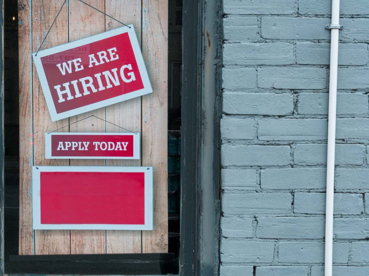 एयरपोर्ट अथॉरिटी में नौकरी का बंपर मौका, ₹1.40 लाख तक मिलेगी सैलरी! जानें 976 पदों पर कैसे करें अप्लाई?