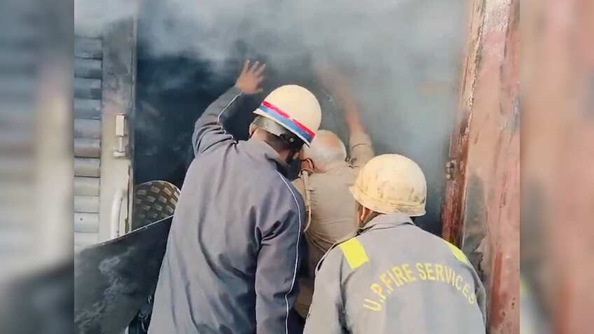 Ghaziabad train fire: दिल्ली से पूर्णिया जा रही स्पेशल ट्रेन में लगी आग, पार्सल कोच जलकर हुई खाक!