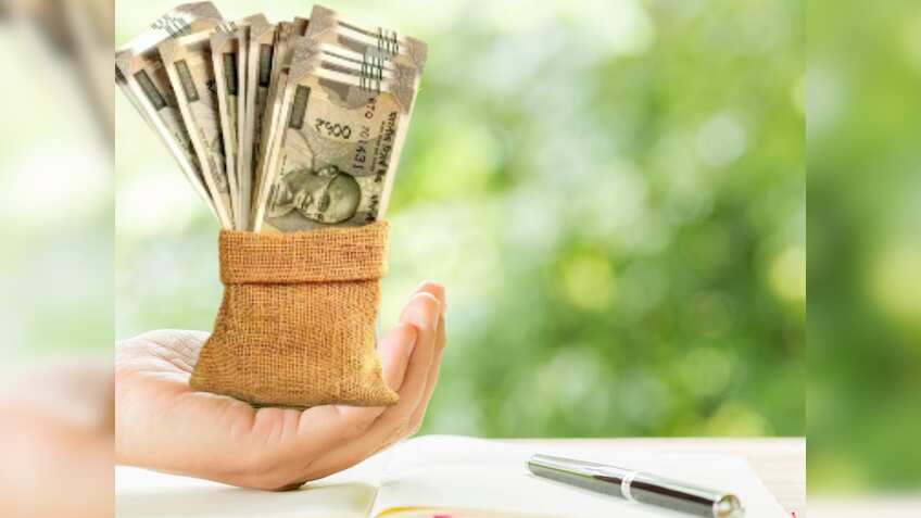 Post Office FD Vs Debt Fund: 5 लाख की रकम को कहां निवेश करने में मिलेगा ज्‍यादा मुनाफा!