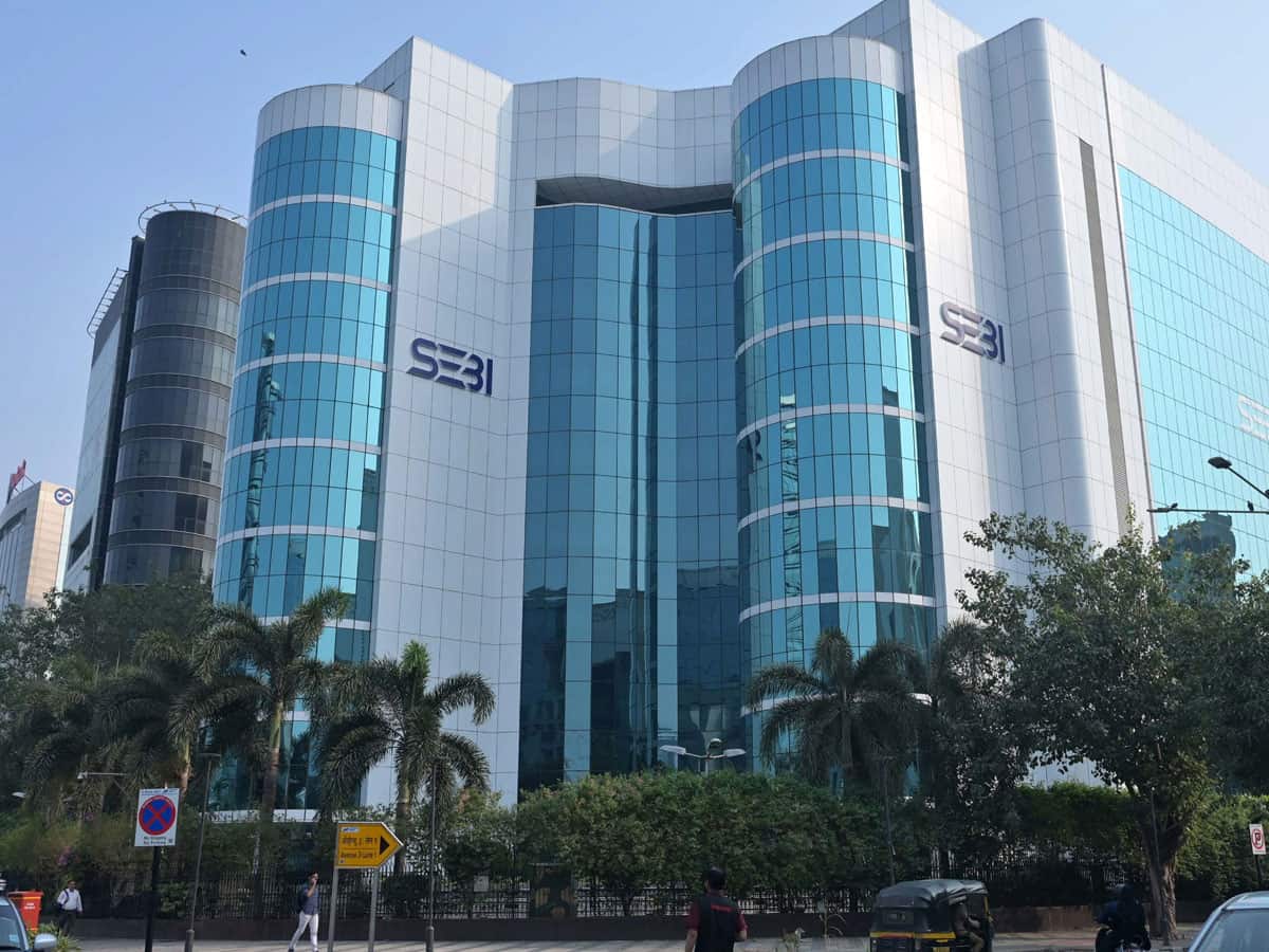 SEBI बोर्ड मीटिंग के फैसले, NSE IPO, वीकली एक्सपायरी पर कंसल्टेंशन पेपर जल्द, म्यूचुअल फंड का एग्जिट लोड घटा