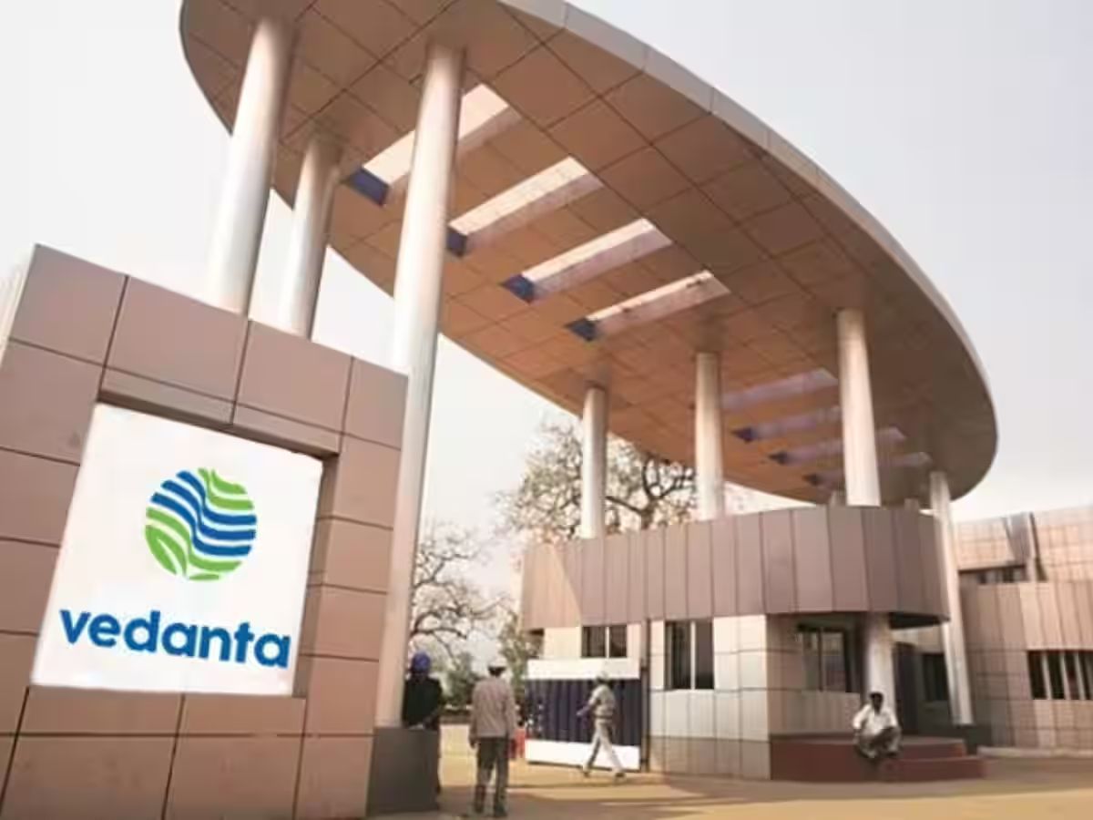 Vedanta को डीमर्जर मामले में लगा झटका, सरकार ने जता दी आपत्ति; शेयर 4% टूटा