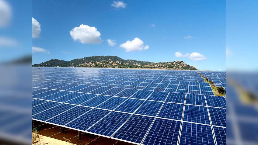 सस्ता होगा घर की छत पर सोलर सिस्टम लगाना, रिन्यूबल एनर्जी पर जीएसटी घटने का मिलेगा फायदा