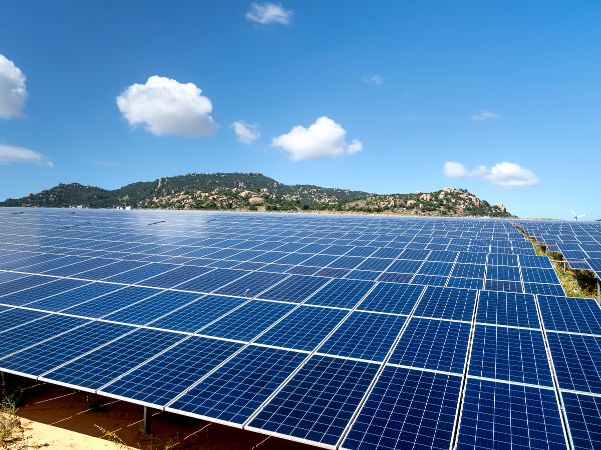 सस्ता होगा घर की छत पर सोलर सिस्टम लगाना, रिन्यूबल एनर्जी पर जीएसटी घटने का मिलेगा फायदा