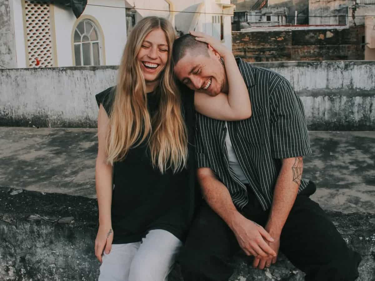 भारतीय ट्रेनों पर फिदा हुआ कनाडा का इन्फ्लुएंसर कपल! वीडियो शेयर कर लिखा- पूरी दुनिया में नहीं मिलेगा ऐसा सफर