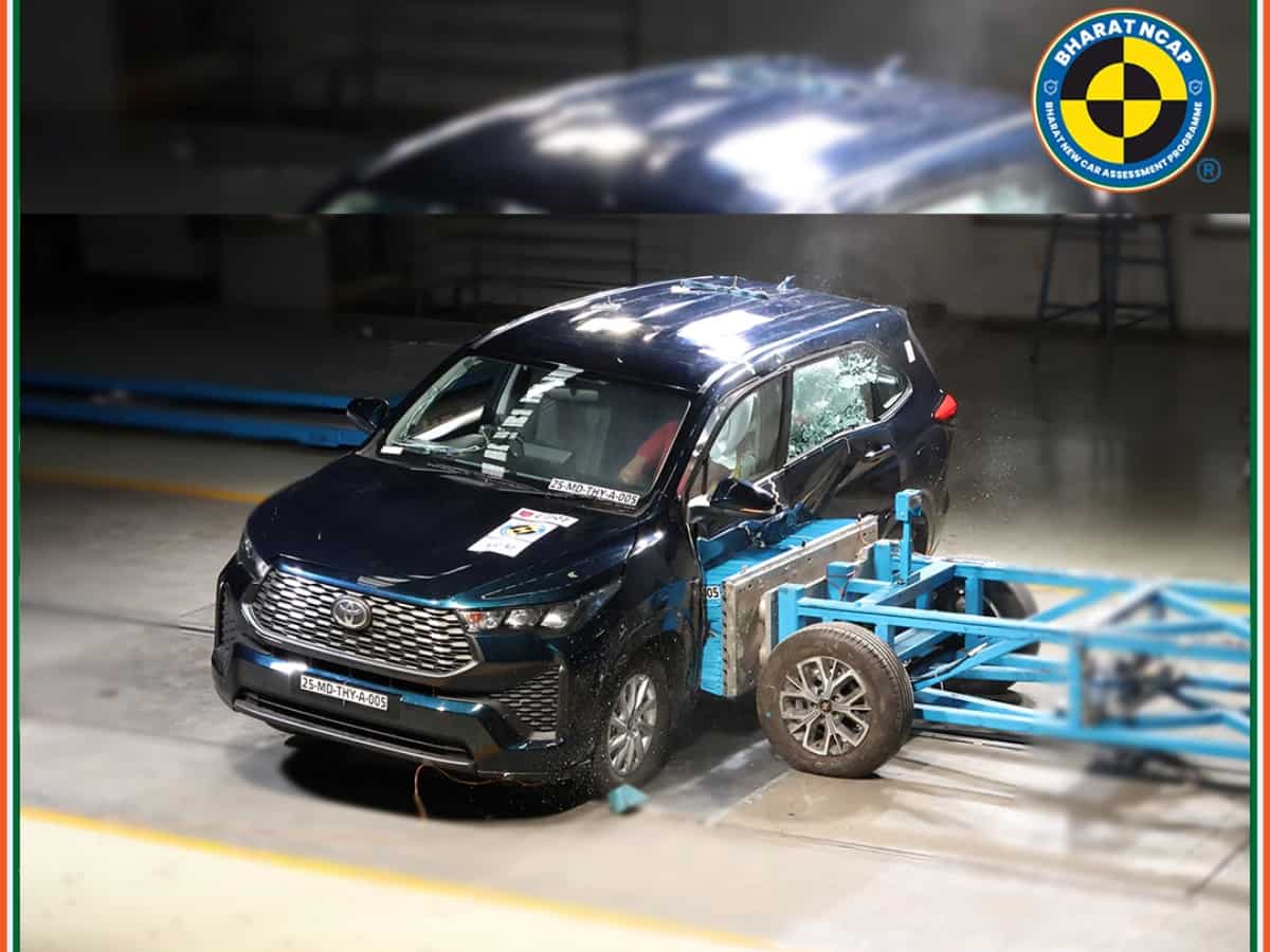 Toyota Innova Hycross: टोयोटा की पहली कार