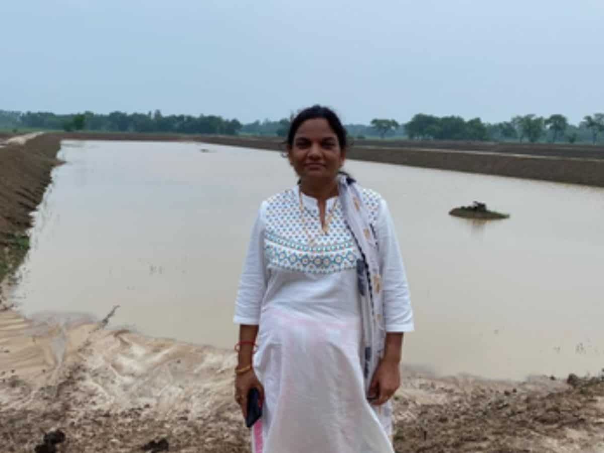 मिशन शक्ति से मिली नई उड़ान! मछली पालन में आत्मनिर्भर बनीं मीरा सिंह, 10 लोगों को दे रही रोजगार