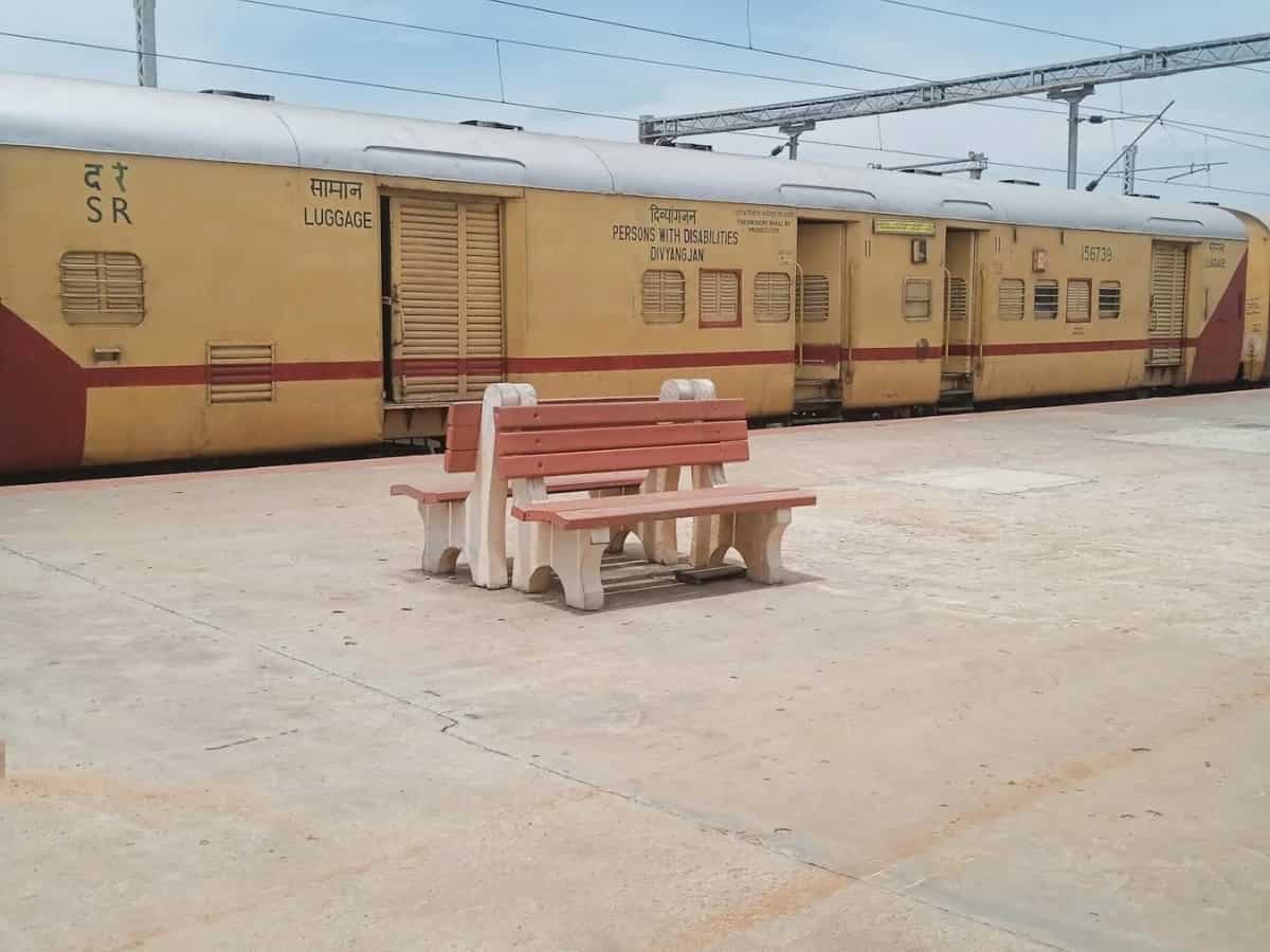  2-ट्रेन टिकट बुकिंग