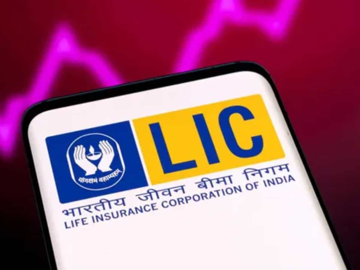 Exclusive: LIC में 3-5% हिस्सा बेचेगी सरकार, OFS से जुटेंगे ₹20-30 हजार करोड़, मर्चेंट बैंकर हुए नियुक्त