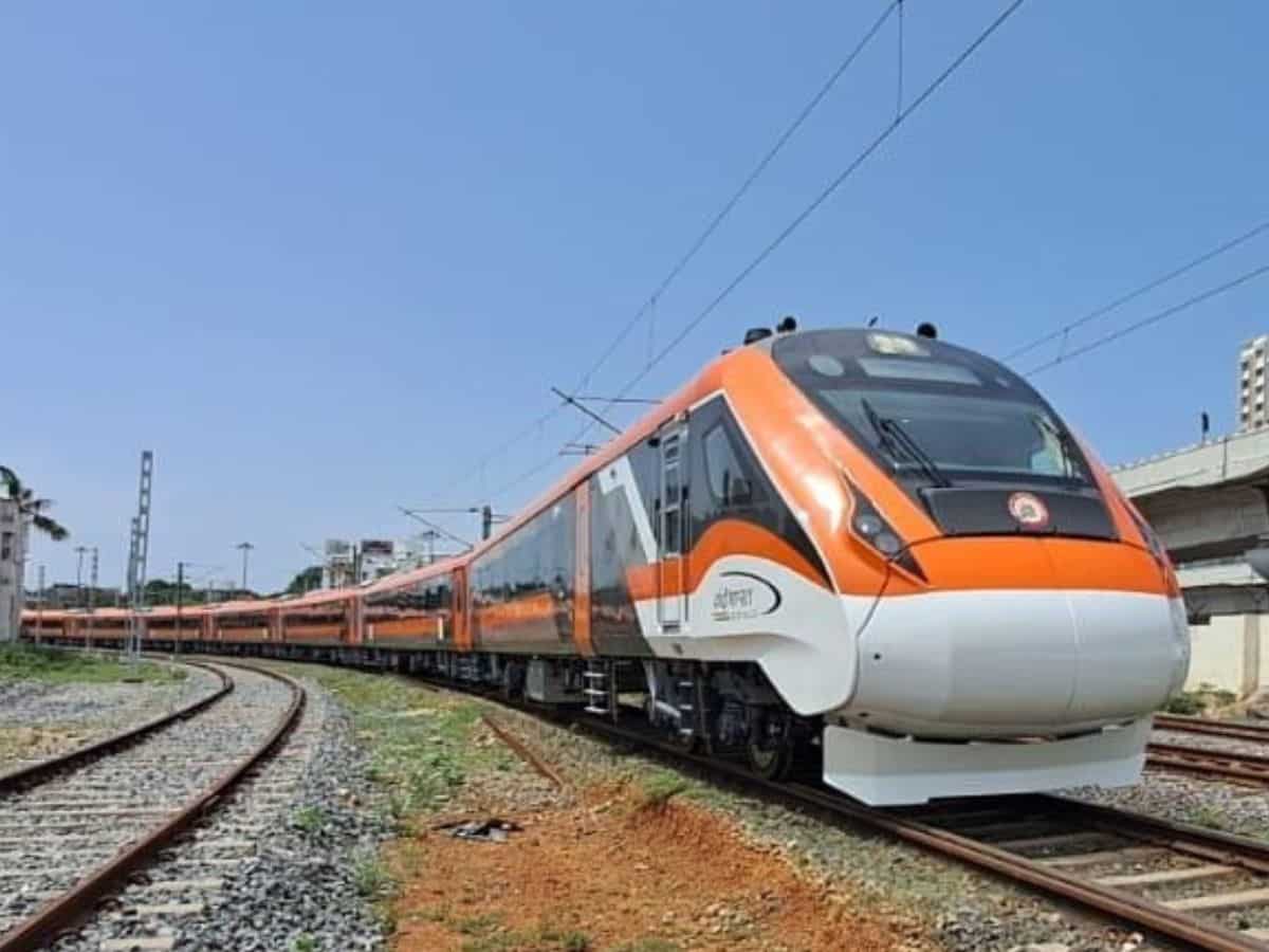 जम्मू से श्रीनगर तक कब चलेगी वंदे भारत ट्रेन? रेलवे अधिकारी ने दी बड़ी जानकारी