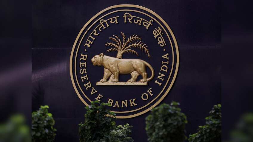 RBI लाएगा नया नियम! नहीं भरी लोन EMI तो बंद होंगे आपके स्मार्टफोन, स्मार्ट TV और फ्रिज , बीच रास्ते में रुकेगी EV