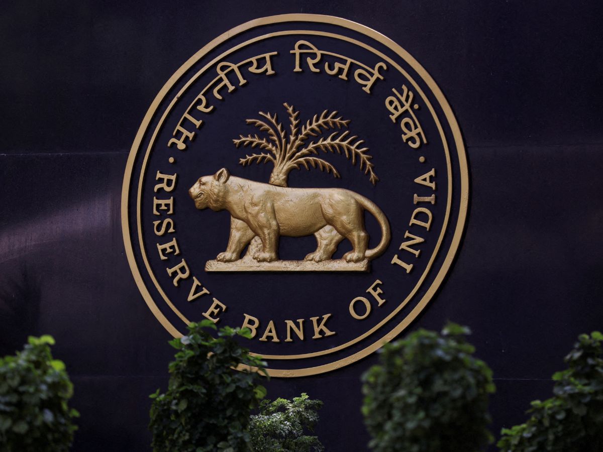 RBI लाएगा नया नियम! नहीं भरी लोन EMI तो बंद होंगे आपके स्मार्टफोन, स्मार्ट TV और फ्रिज , बीच रास्ते में रुकेगी EV