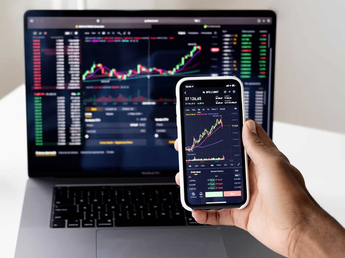 एक दिन में झोली में गिरे तीन ऑर्डर, 6 महीने में स्मॉलकैप स्टॉक ने दिया 213% रिटर्न, बाजार खुलते ही एक्शन तय