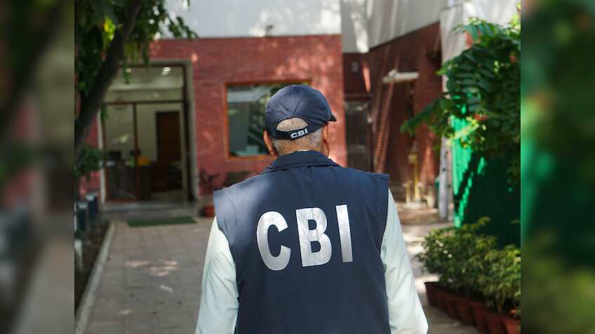 होम बायर्स को धोखा देना पड़ा भारी! सुप्रीम कोर्ट के आदेश पर CBI का बड़ा एक्शन, 3 शहरों में ताबड़तोड़ छापेमारी