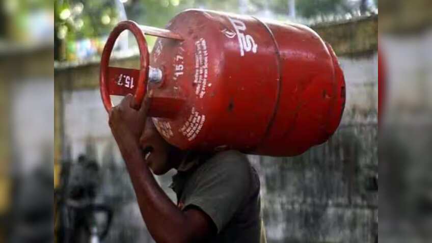 मोबाइल नंबर की तरह बदल सकेंगे अपनी गैस कंपनी! PNGRB ने LPG पोर्टेबिलिटी का रखा प्रस्ताव, जानें पूरी डीटेल