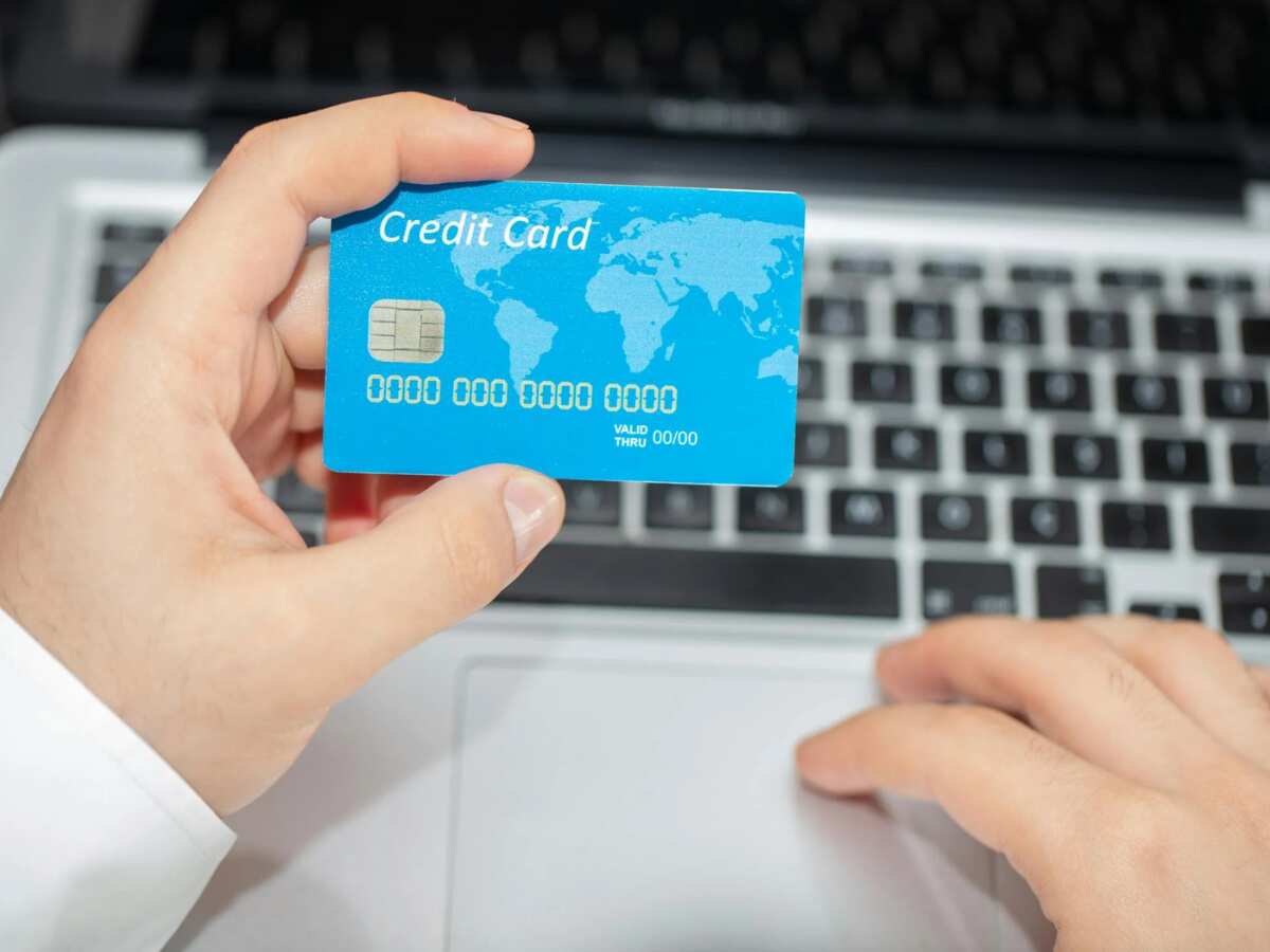 केवल प्लास्टिक का टुकड़ा नहीं है क्रेडिट कार्ड