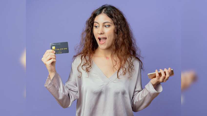 Job लग गई? ले रहे हैं अपना पहला Credit Card? दिमाग में बैठा लें ये बातें, वरना जिंदगी भर सोचेंगे- 'क्यों लिया'