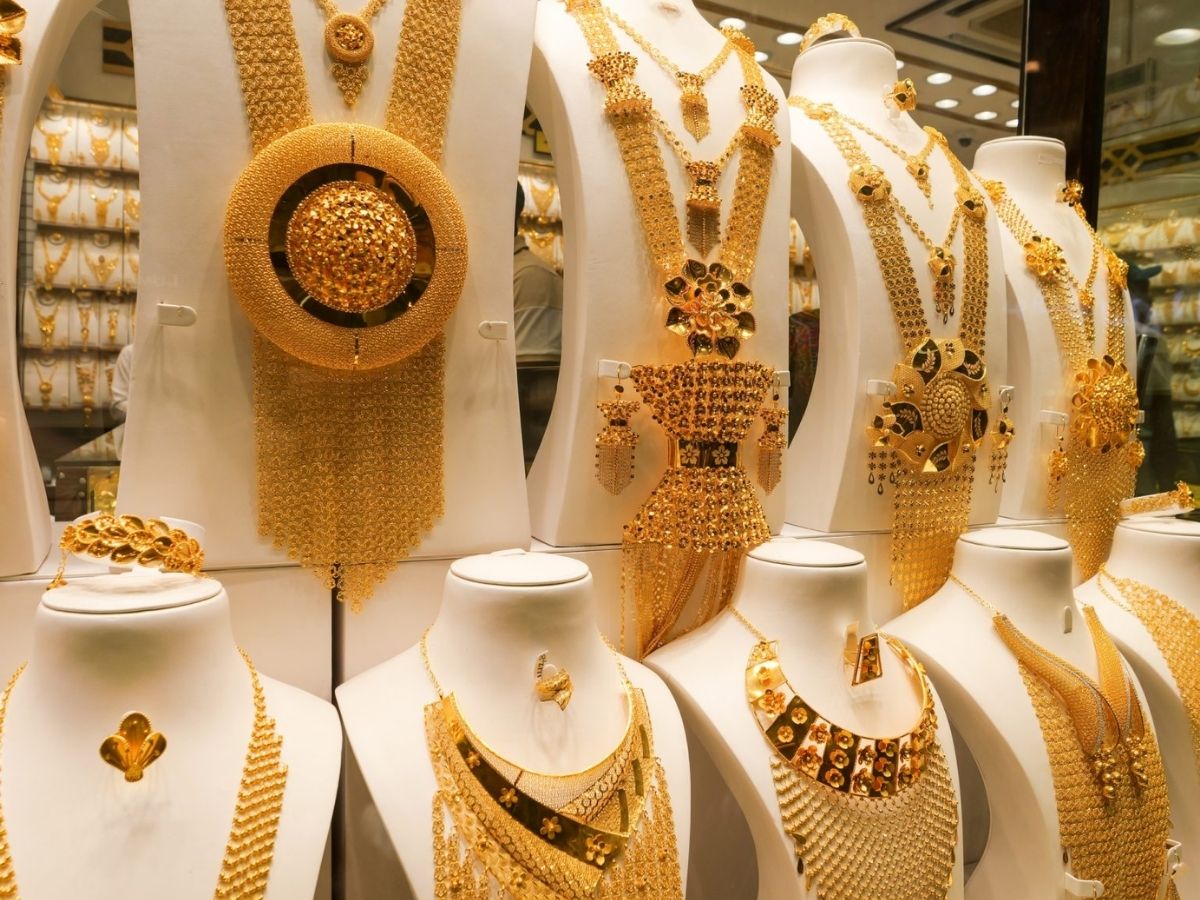 'गोल्डन रैली' के बाद Gold-Silver में मुनाफा वसूली कर रहे हैं ट्रेडर्स, सोना 900 तो चांदी 1700 रुपये हुई सस्ती