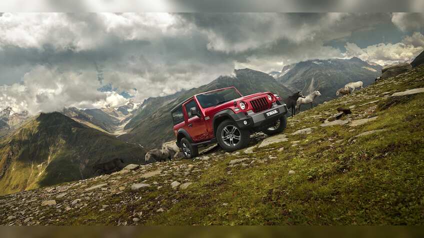 पहले से इतनी बदल गई 2025 Mahindra Thar, कंपनी ने जोड़े और सेफ्टी फीचर्स, जानें कीमत