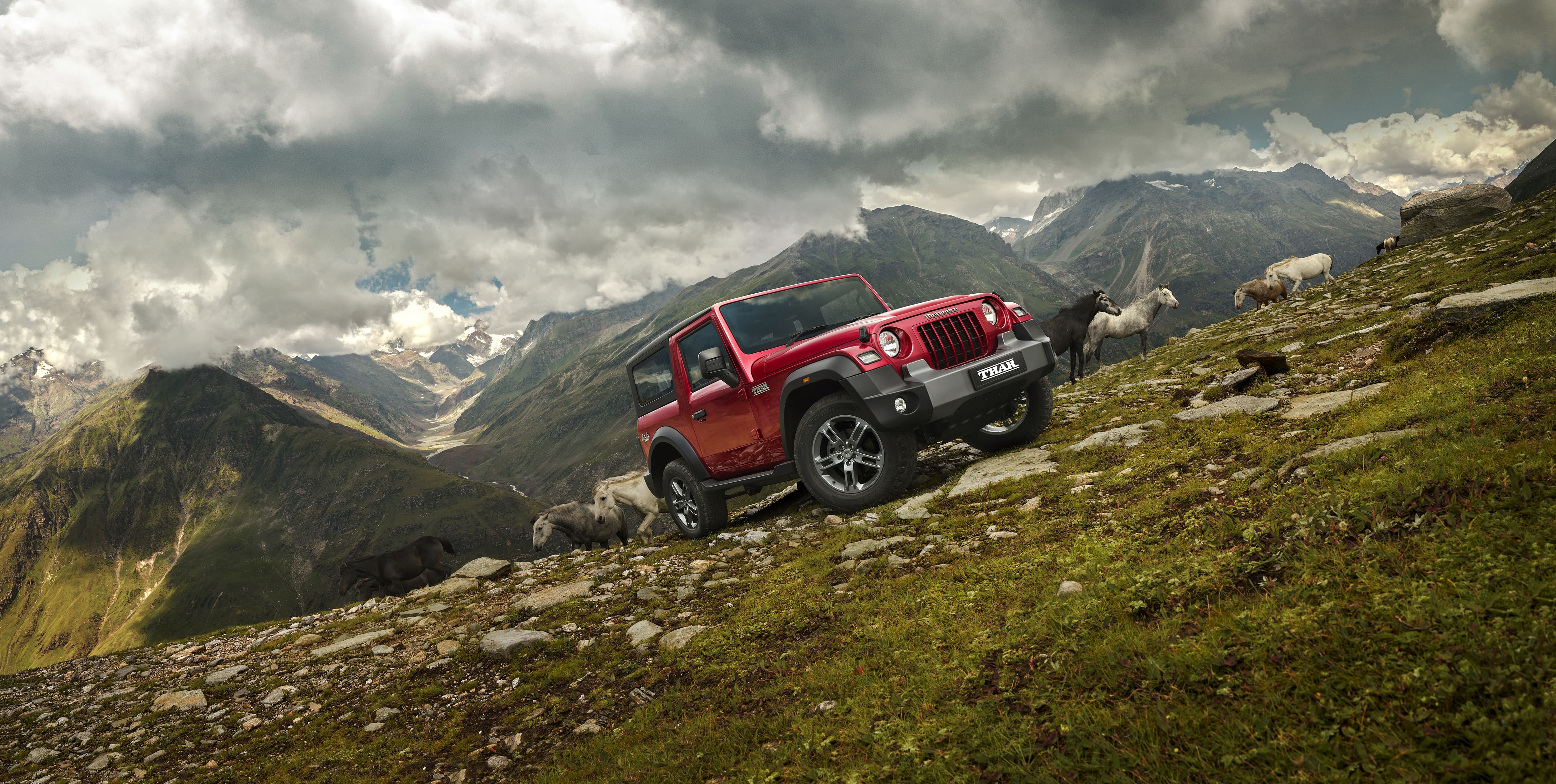 पहले से इतनी बदल गई 2025 Mahindra Thar, कंपनी ने जोड़े और सेफ्टी फीचर्स, जानें कीमत