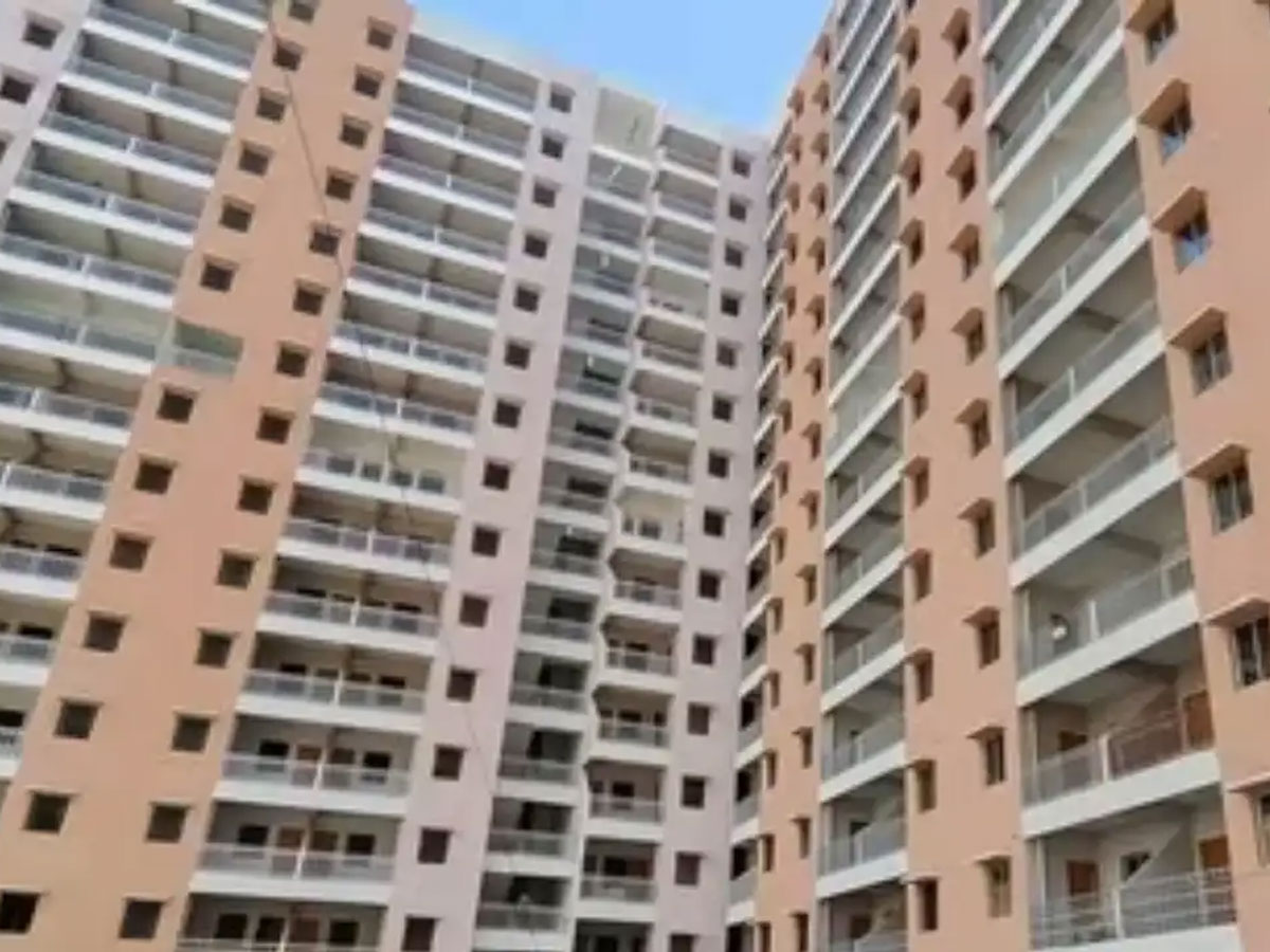 छोटे परिवार, बदलते घर! बिल्डर्स का फोकस 1-2BHK फ्लैट्स की तरफ क्यों? एक फैसले ने बदला बाजार!