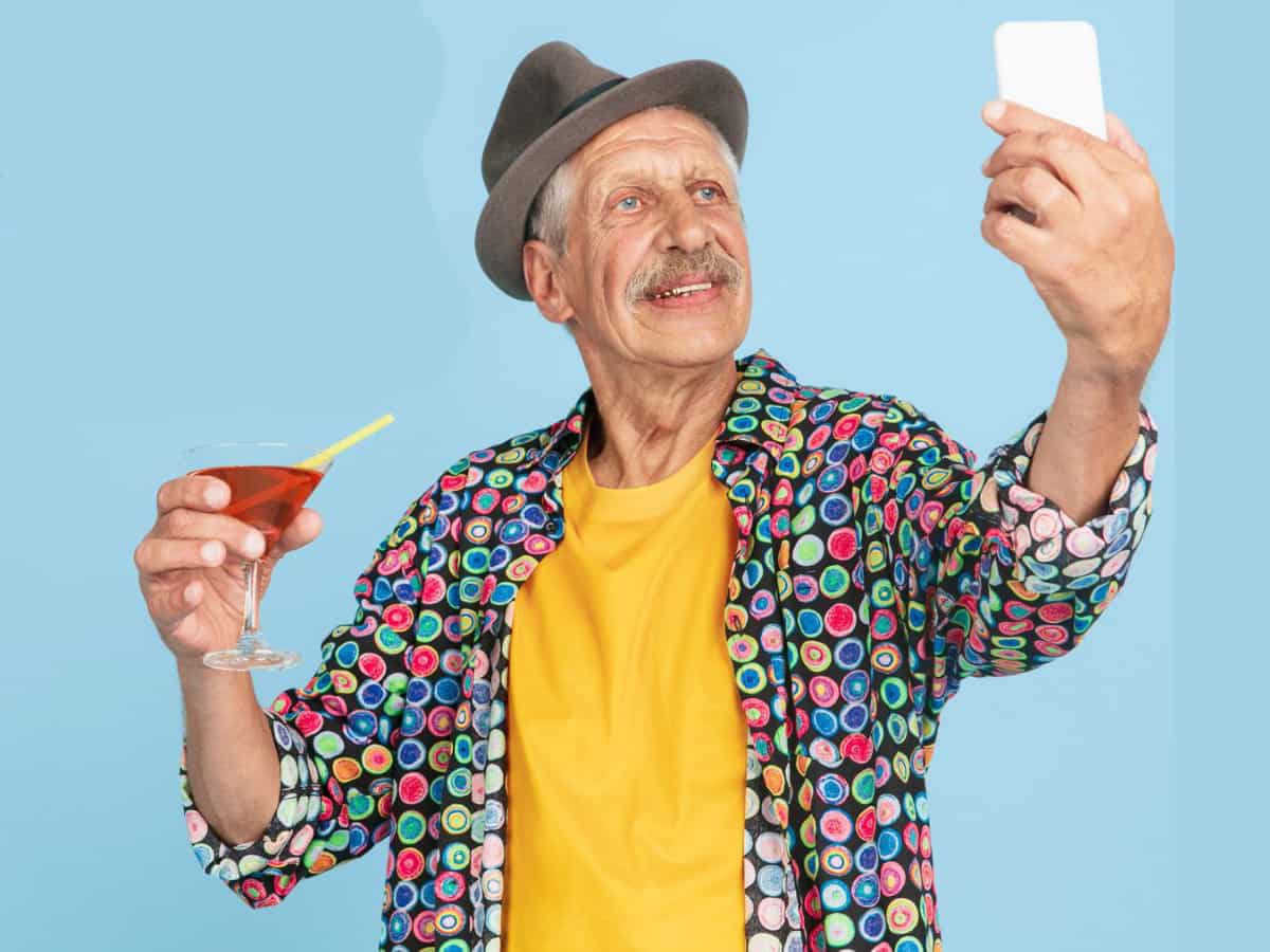 Senior Citizen FD Rates: वरिष्ठ नागरिकों को गारंटी के साथ तगड़ा रिटर्न दे रहे हैं ये 8 बैंक, जानिए कैसे मिलेगा