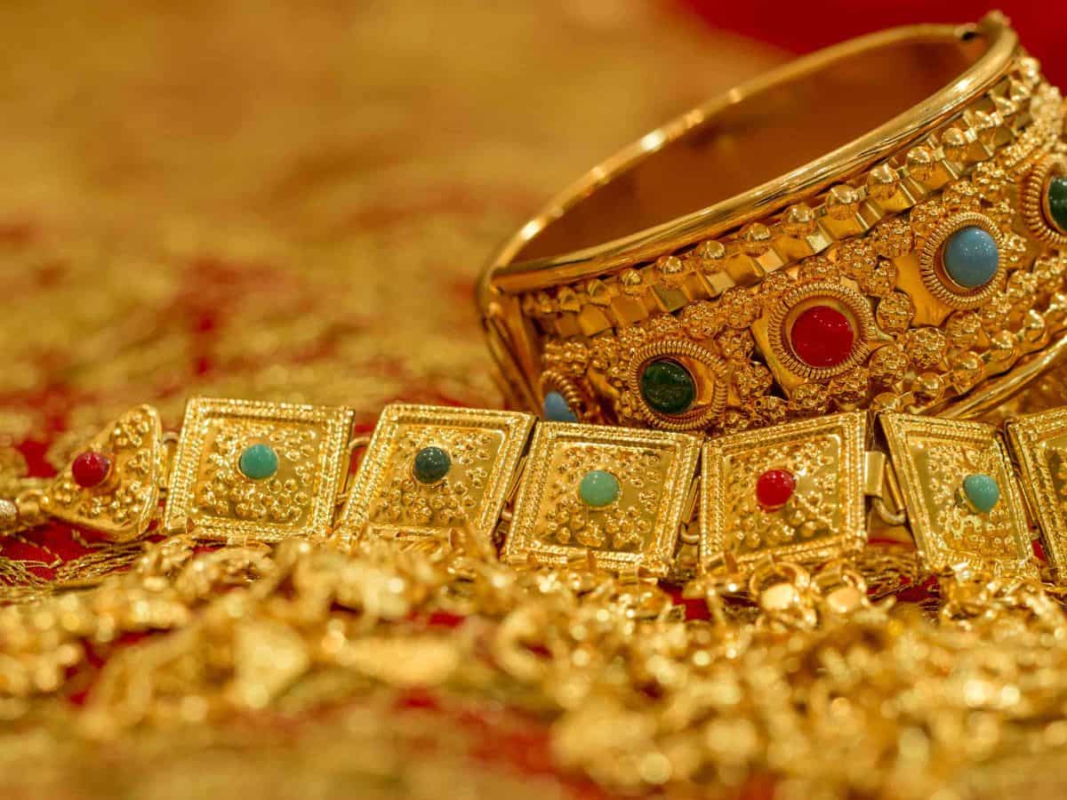 Gold Investment: महंगा जरूर है सोना लेकिन आपके बजट से बाहर अब भी नहीं! फ्यूचर में चाहिए मोटा रिटर्न तो ऐसे करें निवेश