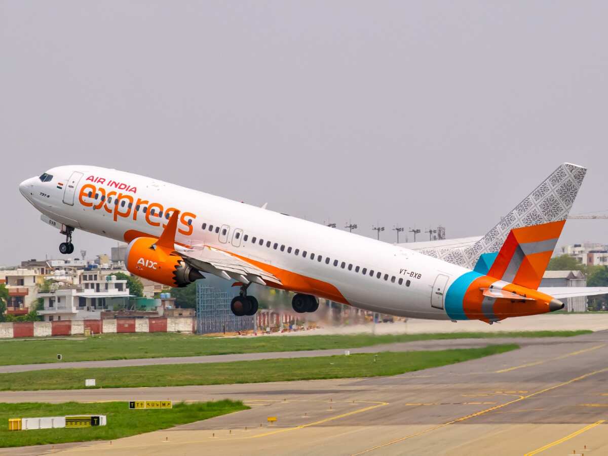 Air Force Day पर Tata Group की ये एयरलाइन लेकर आई बड़ा ऑफर! फ्लाइट टिकट पर जवानों को दे रही 50% तक की छूट