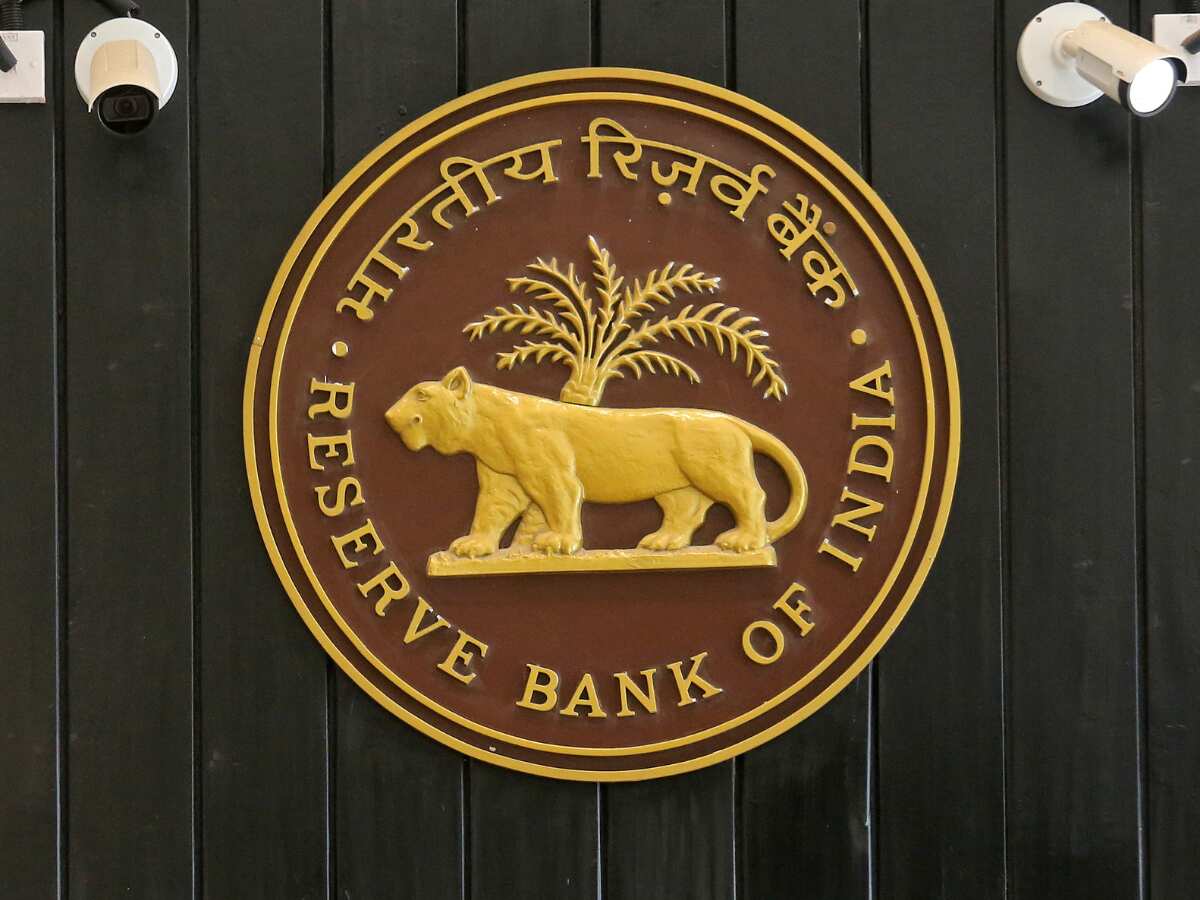RBI ने कैंसिल कर दिया इस बैंक का लाइसेंस! क्या अब अपना ही पैसा नहीं निकाल पाएंगे ग्राहक?