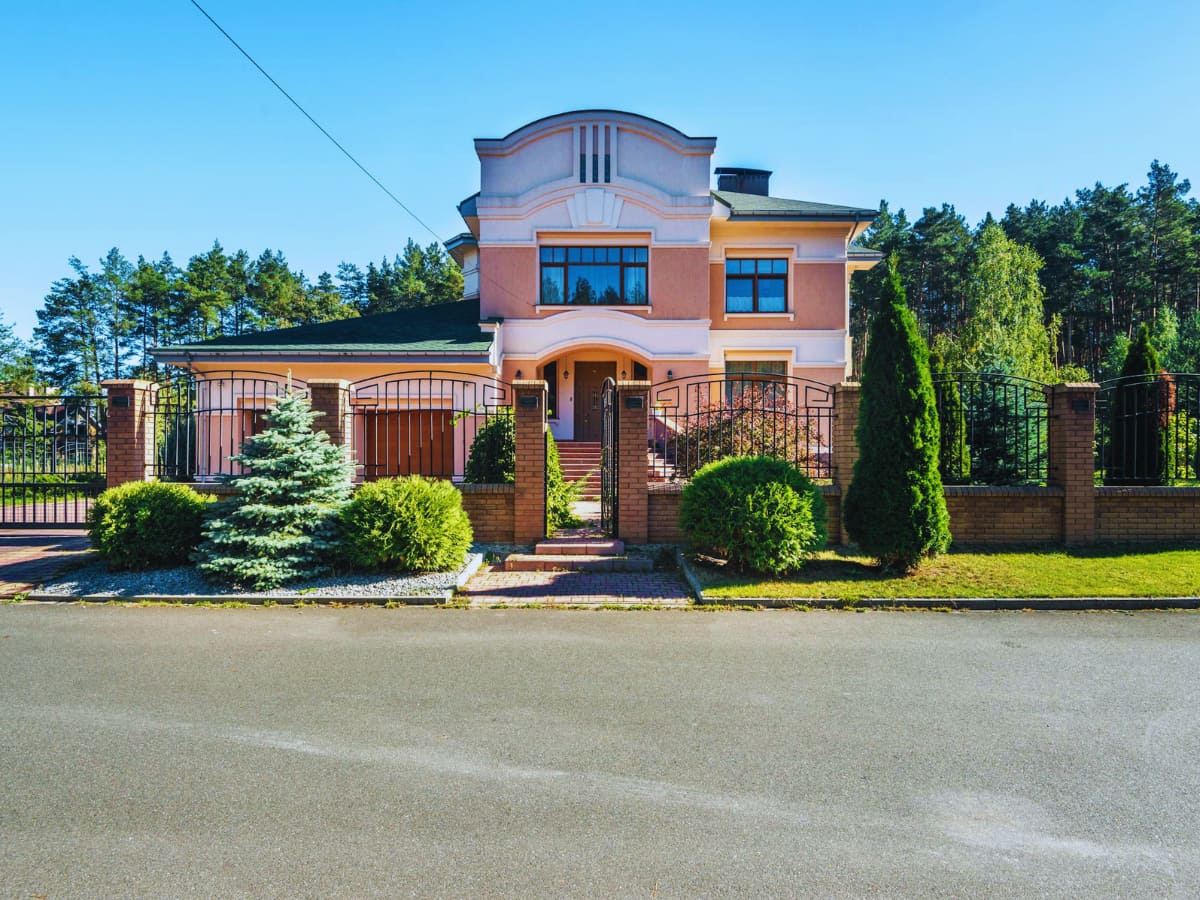 10. इमरजेंसी कॉन्टैक्ट नंबर लें