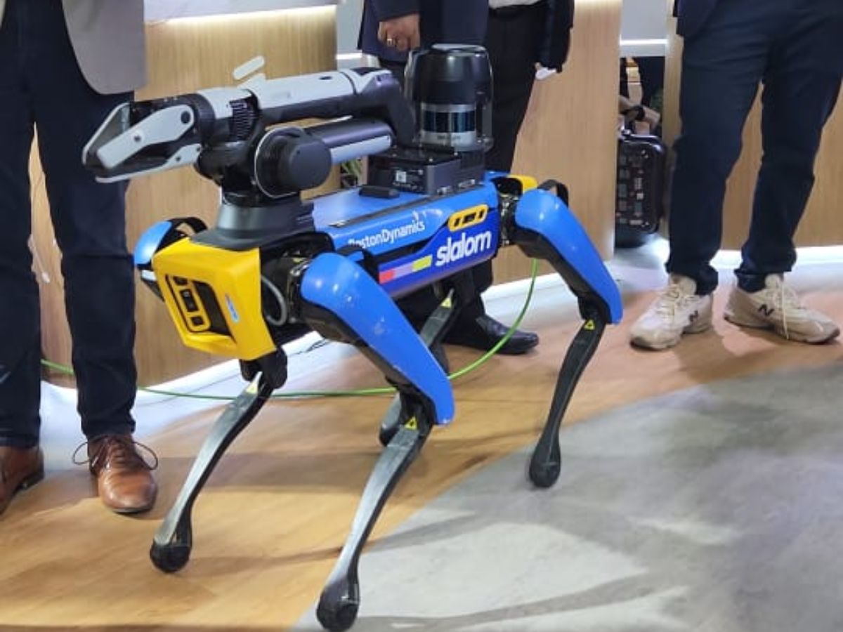 ट्रेन मे आई तकनीकी खराबी पकड़ लेता है ये Robot डॉग, अमेरिका में 9 साल से कर रहा है राज़, अब भारत में एंट्री