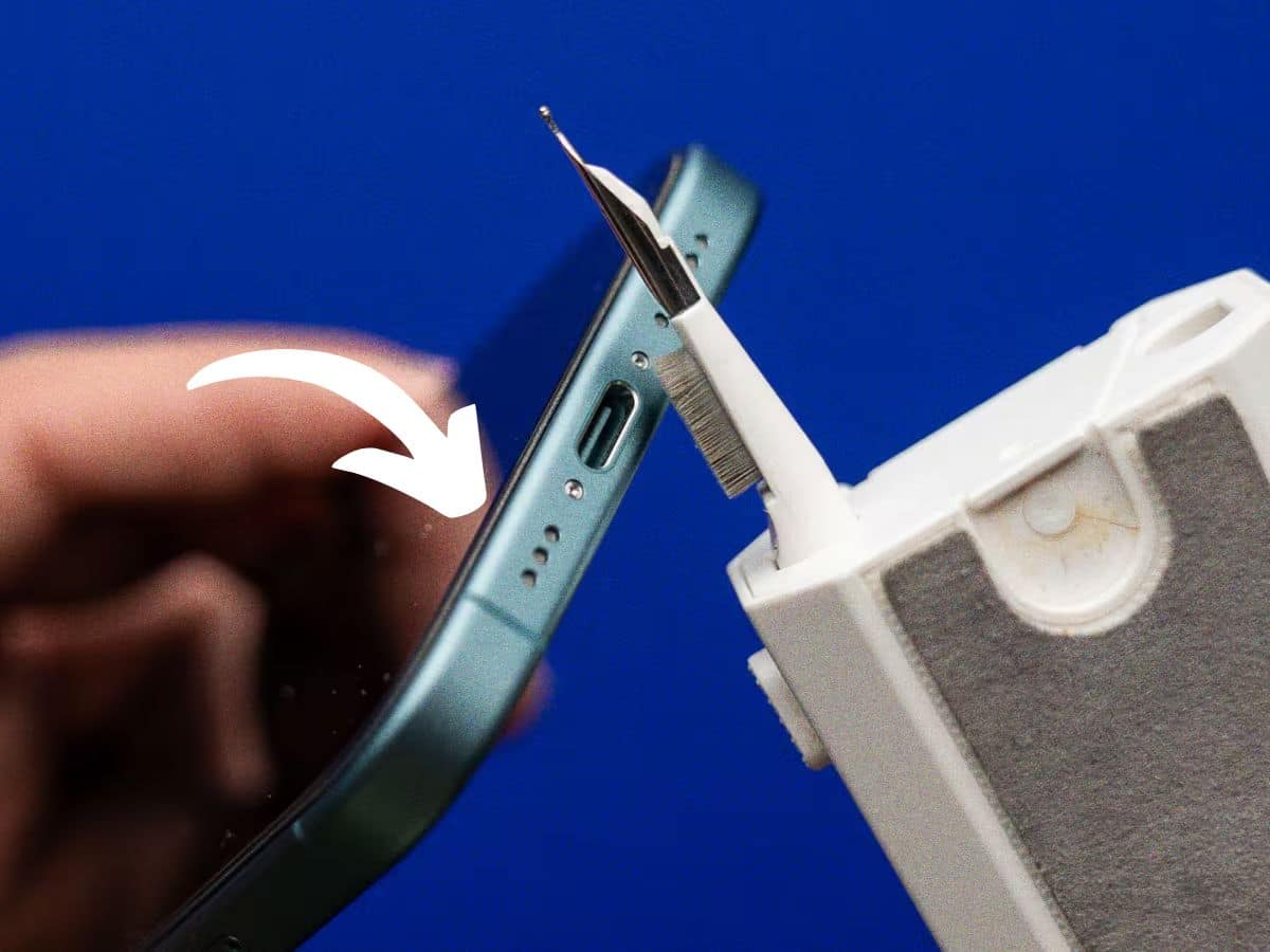 Smartphone का वॉल्यूम हुआ डाउन और साउंड हुआ खराब? जानिए घर बैठे कैसे करें फोन के स्पीकर की डीप क्लीनिंग!