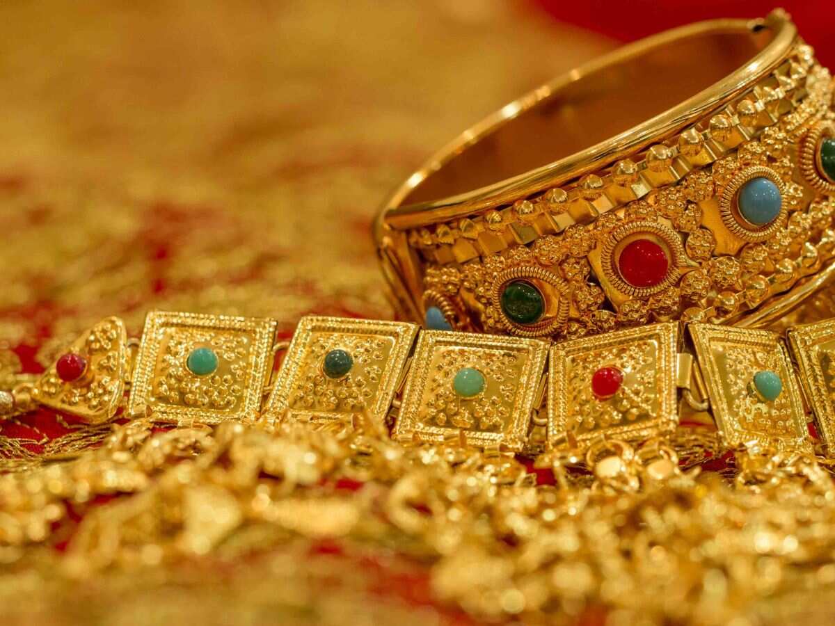 Dhanteras 2025: गोल्ड ज्वैलरी खरीदते वक्त सिर्फ हॉलमार्क देखकर न करें भरोसा! खरा सोना चाहिए तो ऐसे करें रियलिटी चेक