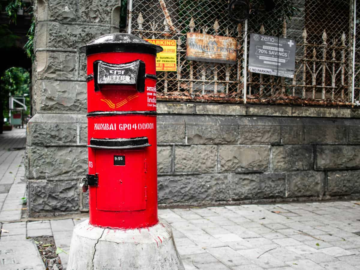 सिर्फ चिट्ठी ही नहीं ट्रेन टिकट भी देती है India Post! रेलवे के साथ मिलकर पैसेंजर्स के लिए कर रही है ये काम