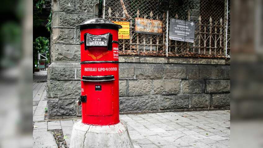 सिर्फ चिट्ठी ही नहीं ट्रेन टिकट भी देती है India Post! रेलवे के साथ मिलकर पैसेंजर्स के लिए कर रही है ये काम