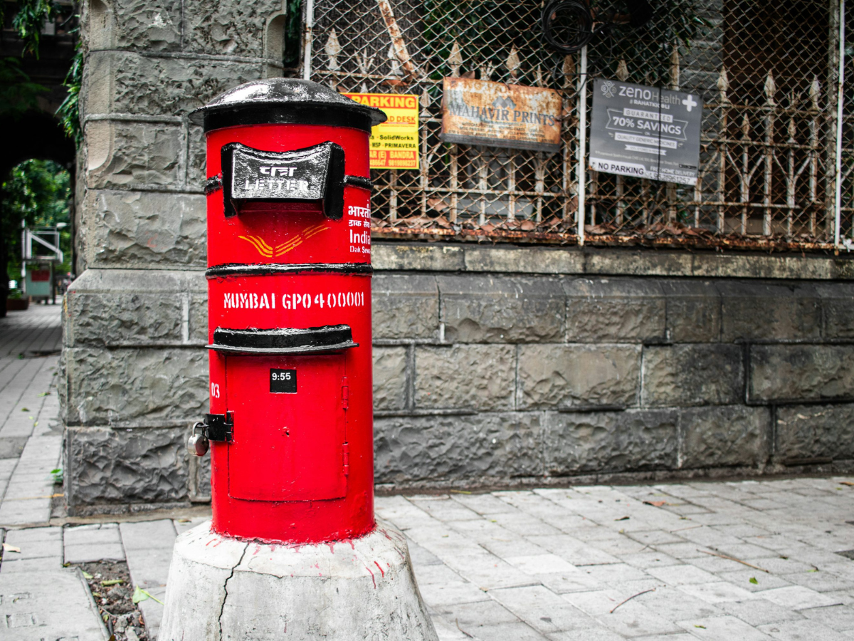 सिर्फ चिट्ठी ही नहीं ट्रेन टिकट भी देती है India Post! रेलवे के साथ मिलकर पैसेंजर्स के लिए कर रही है ये काम