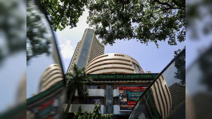 FIIs की बिकवाली को घरेलू निवेशकों ने किया बैलेंस, 2025 में निवेश किए ₹6 लाख करोड़